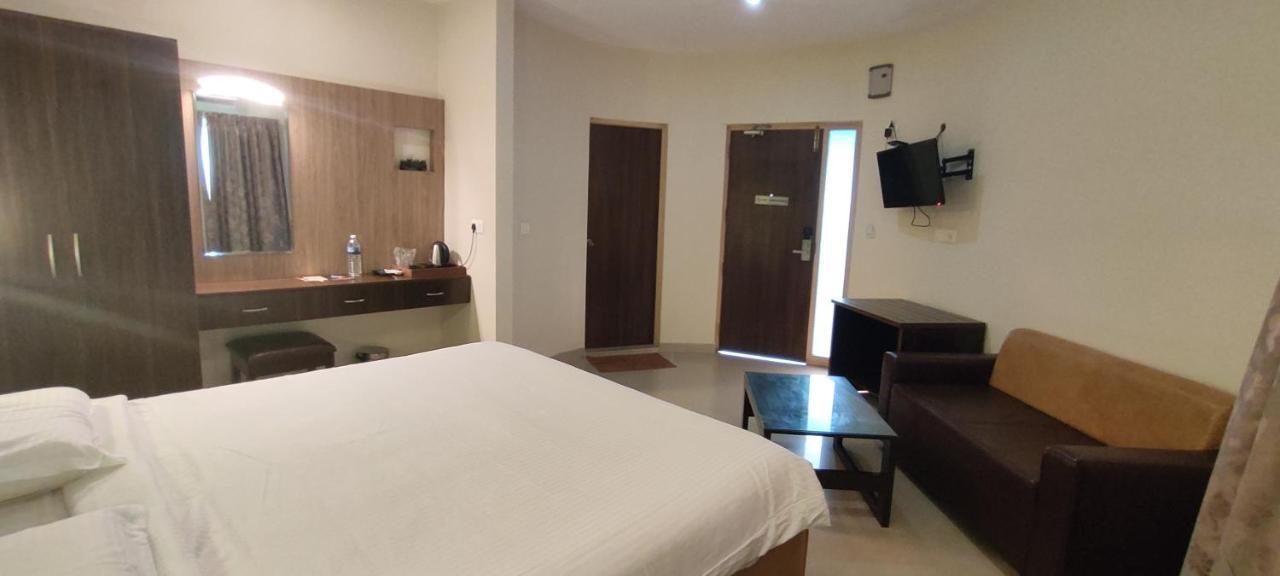 Lamel Cove Beach Resort Puduccseri Kültér fotó