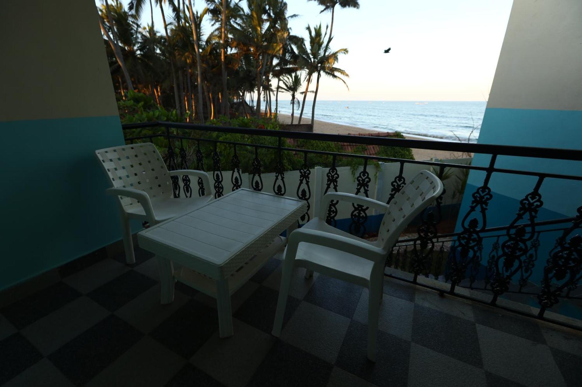 Lamel Cove Beach Resort Puduccseri Kültér fotó